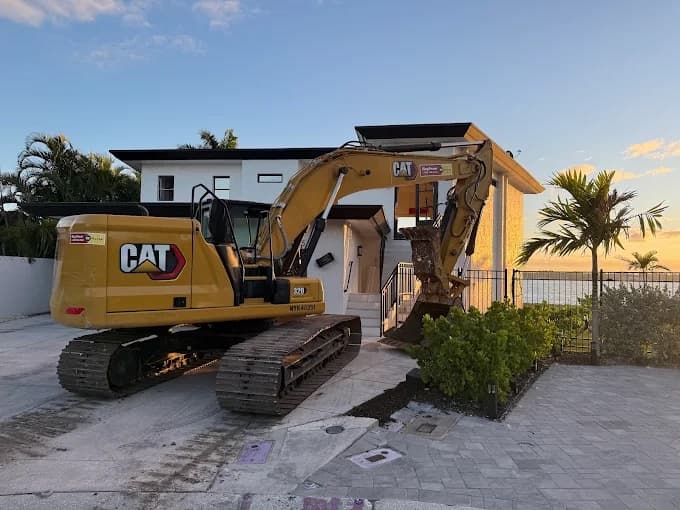 Mojo excavator ready for a Tampa Bay demolition and excavation estimate